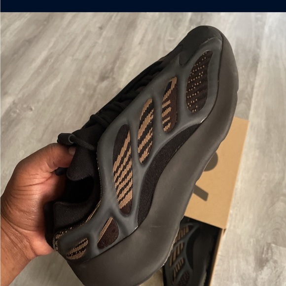Yeezy’s 700 Clay’s - Picture 2 of 3